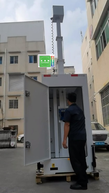 Mobile surveillance unit emergency light tower mobile surveillance tower for construction sites monitoring