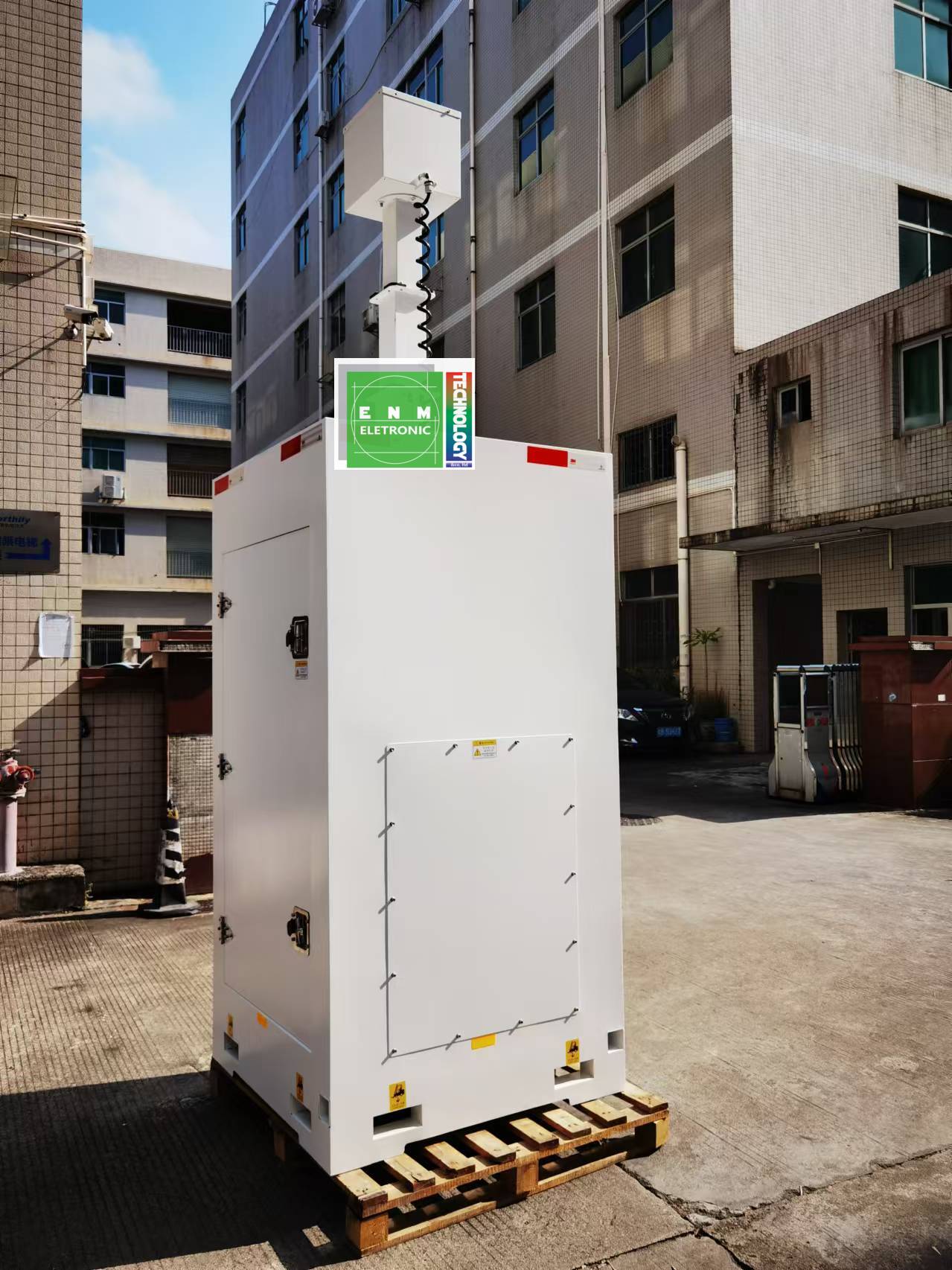 Mobile surveillance unit emergency light tower mobile surveillance tower for construction sites monitoring