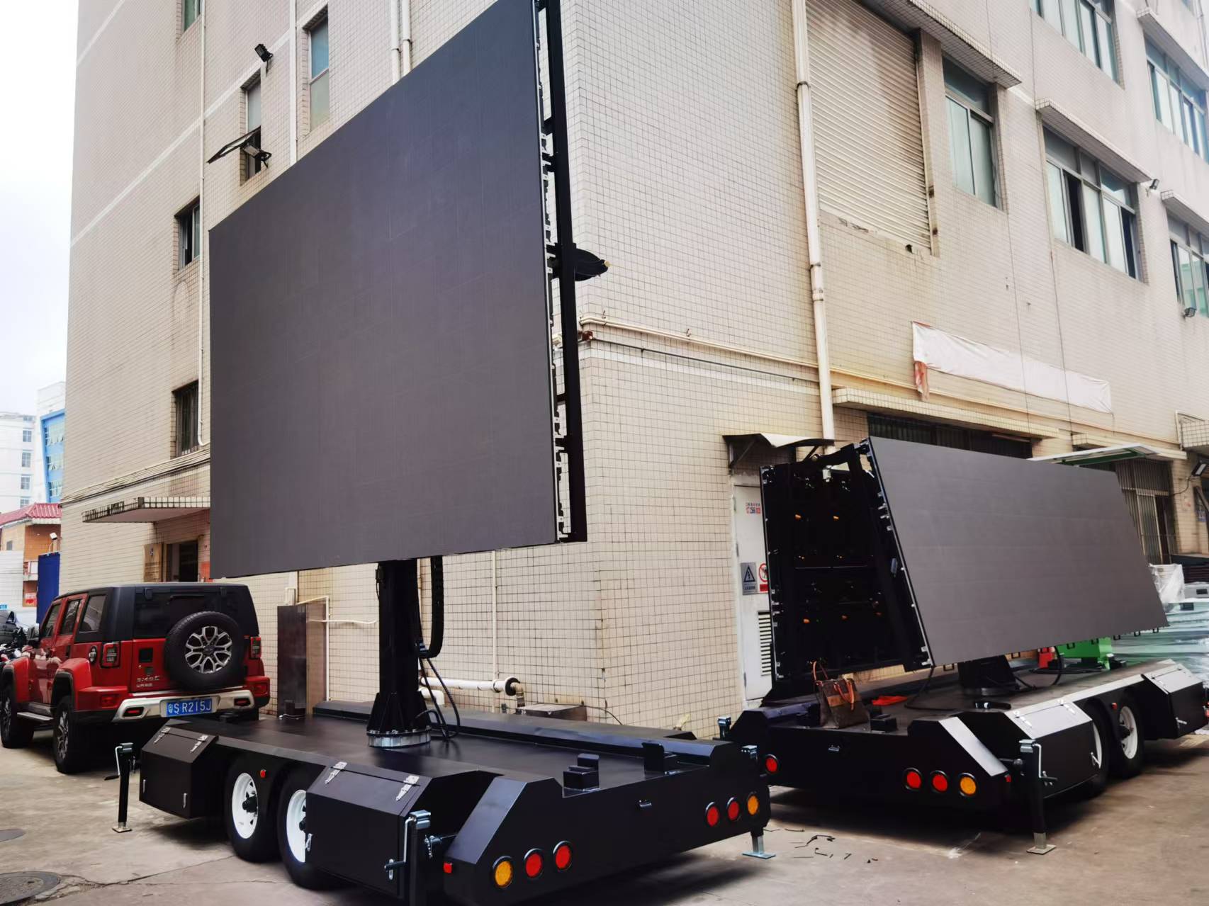 Mobile LED display trailer