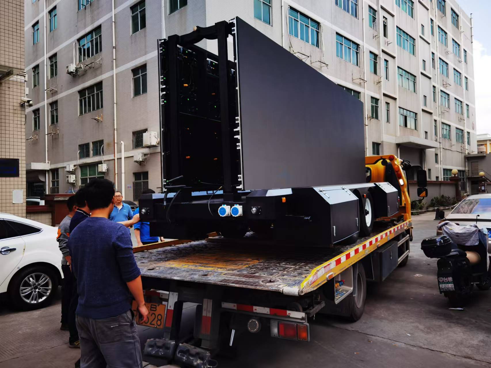 Mobile LED display trailer